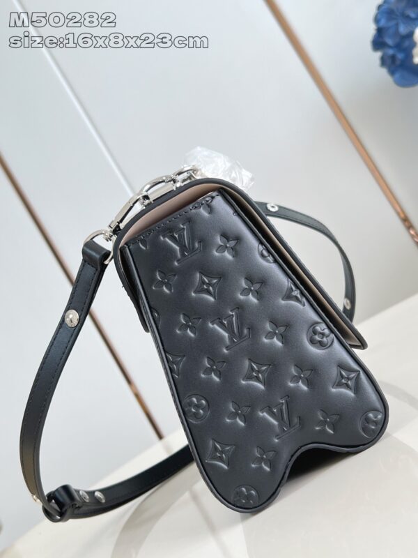 Louis Vuitton	Twist