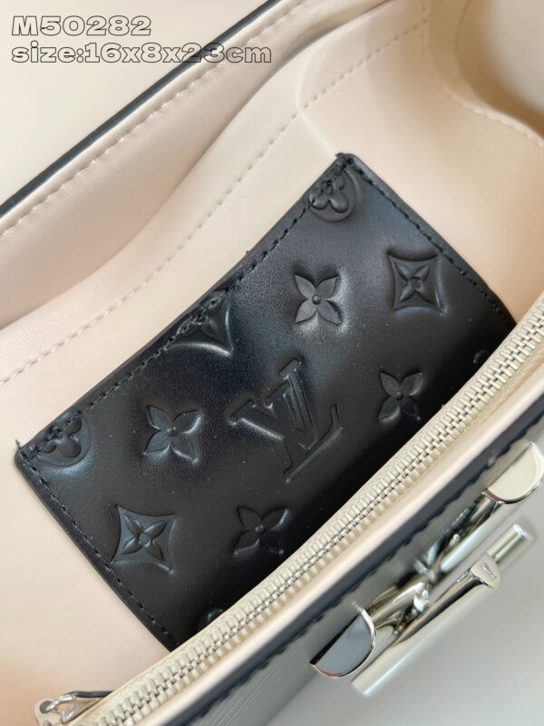 Louis Vuitton	Twist
