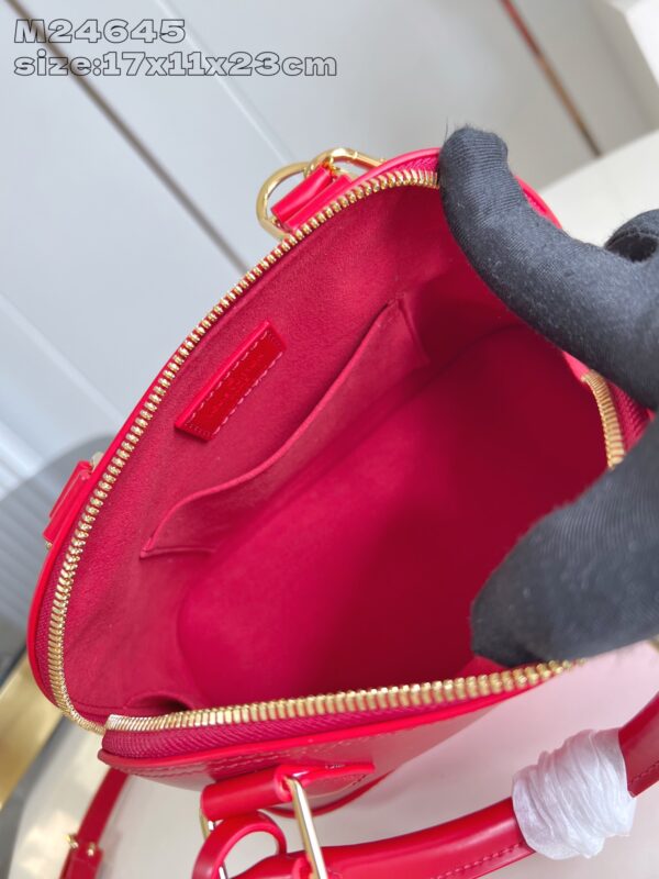 Louis Vuitton	Alma BB