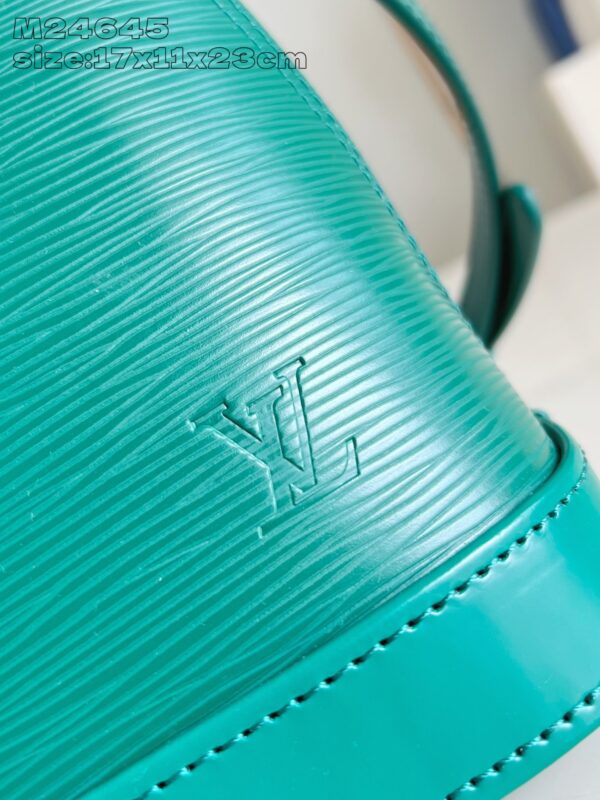 Louis Vuitton	Alma BB