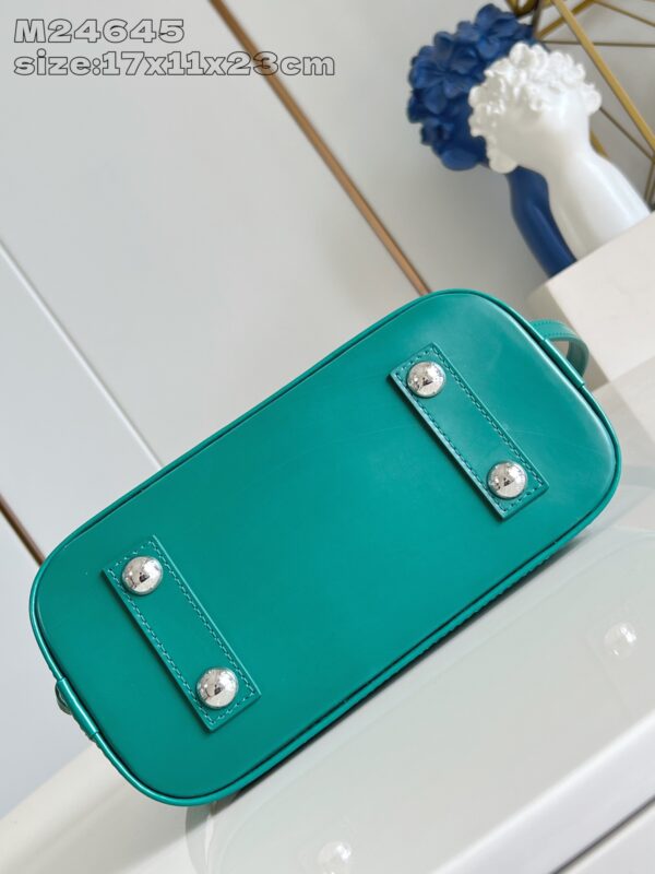 Louis Vuitton	Alma BB