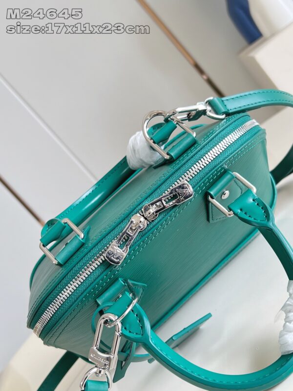 Louis Vuitton	Alma BB