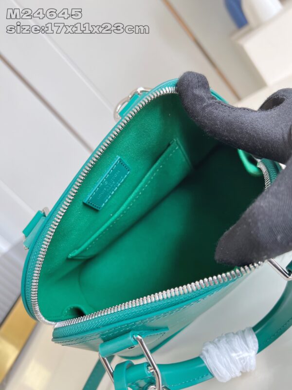 Louis Vuitton	Alma BB