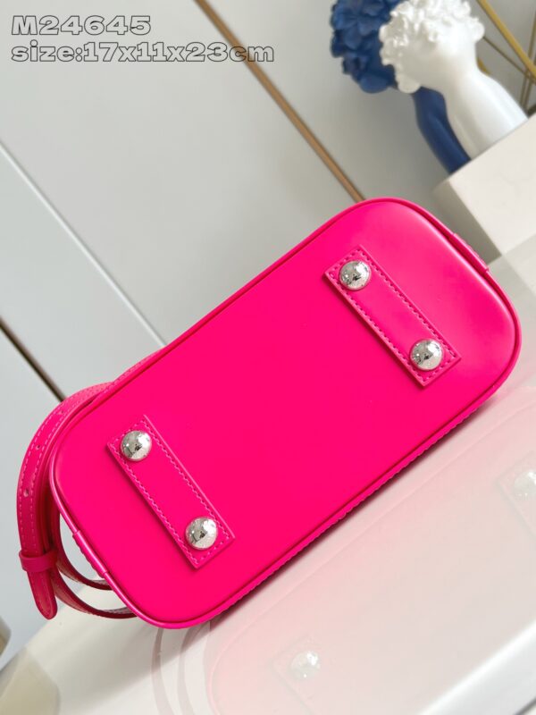 Louis Vuitton	Alma BB