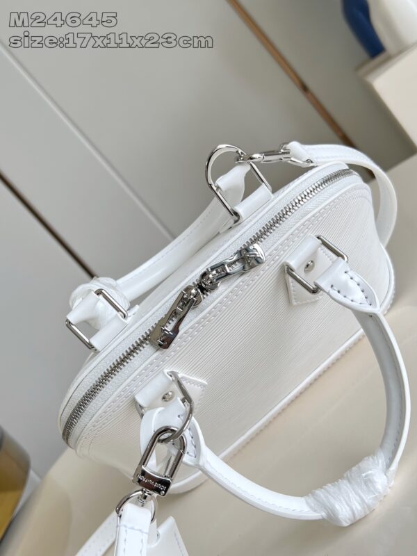 Louis Vuitton	Alma BB