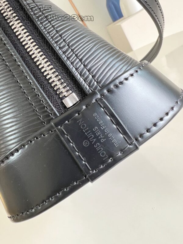 Louis Vuitton	Alma BB
