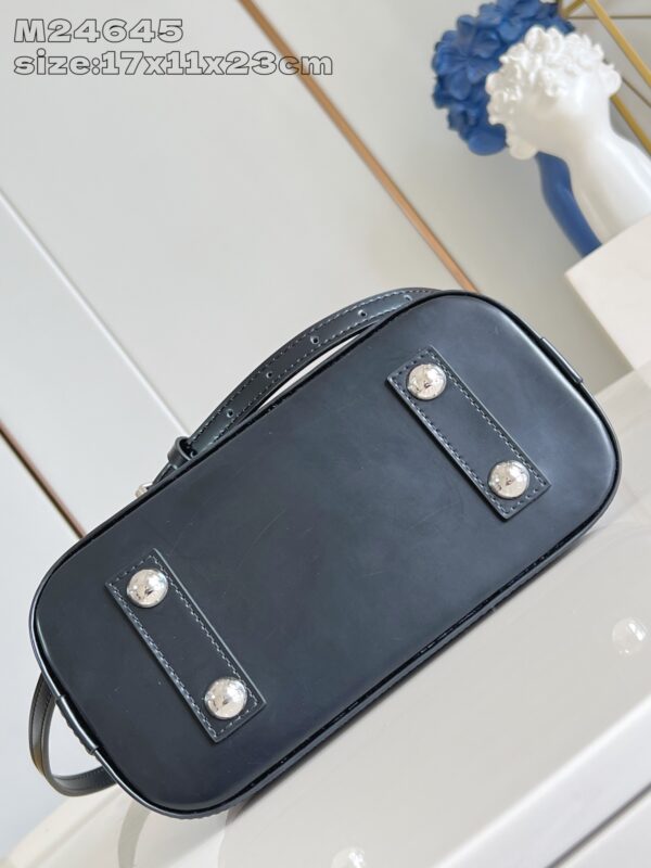 Louis Vuitton	Alma BB