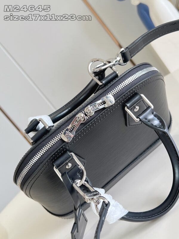 Louis Vuitton	Alma BB