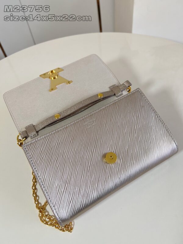 Louis Vuitton 	Pochette Louise