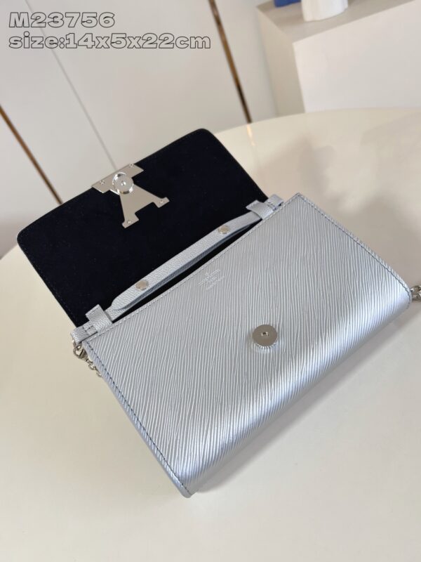 Louis Vuitton 	Pochette Louise