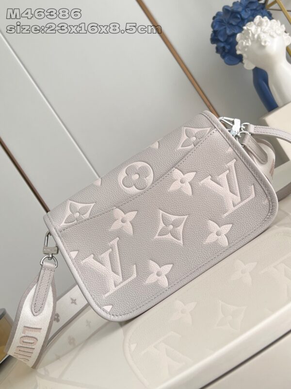Louis Vuitton	Diane