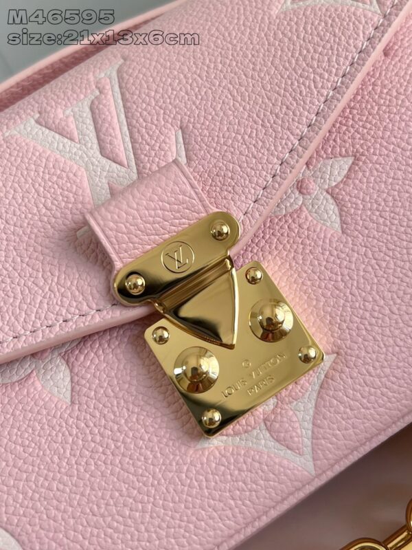 Louis Vuitton 	Pochette Métis East West