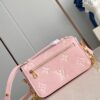 Louis Vuitton 	Pochette Métis East West