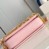 Louis Vuitton 	Pochette Métis East West