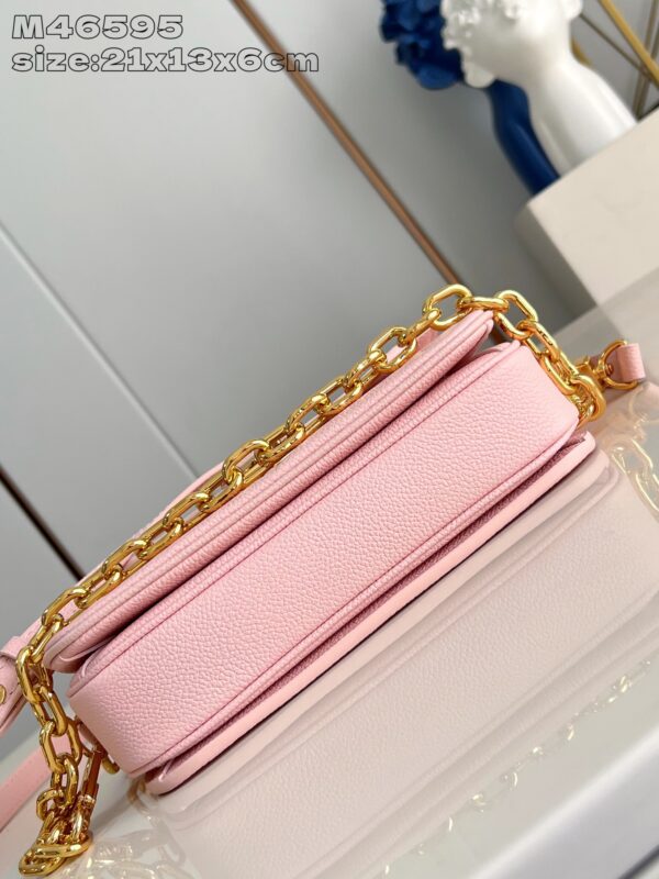 Louis Vuitton 	Pochette Métis East West