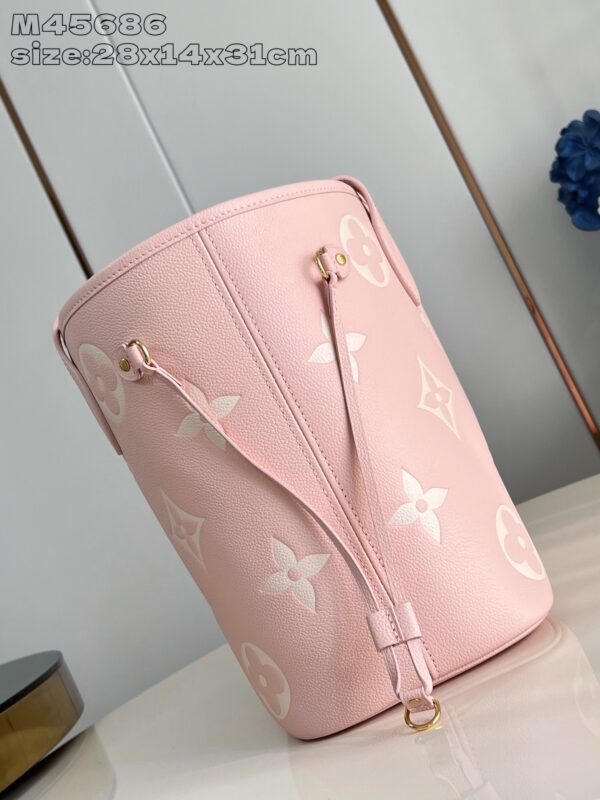 Louis Vuitton	Neverfull MM
