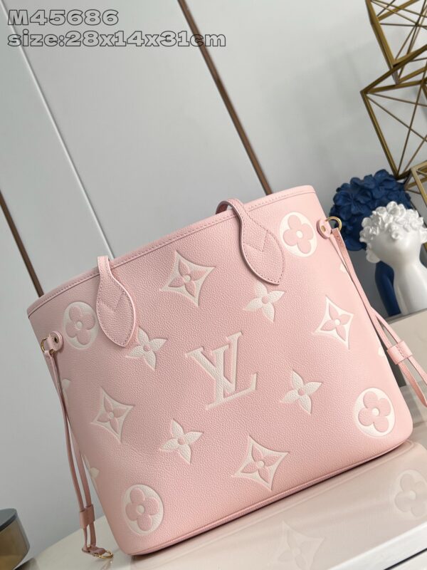 Louis Vuitton	Neverfull MM