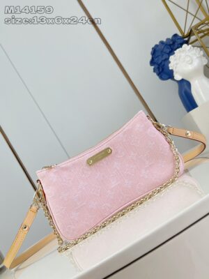 Louis Vuitton	Liv Pochette