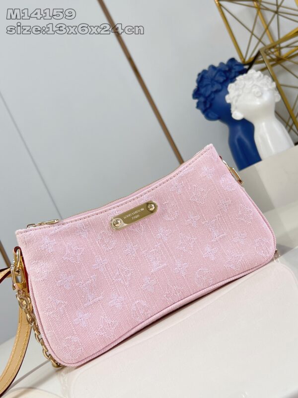 Louis Vuitton	Liv Pochette