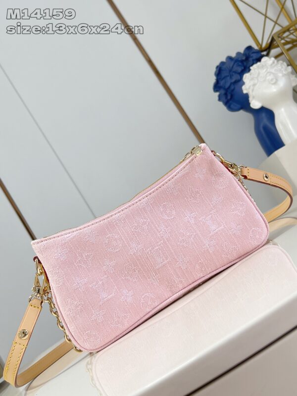 Louis Vuitton	Liv Pochette