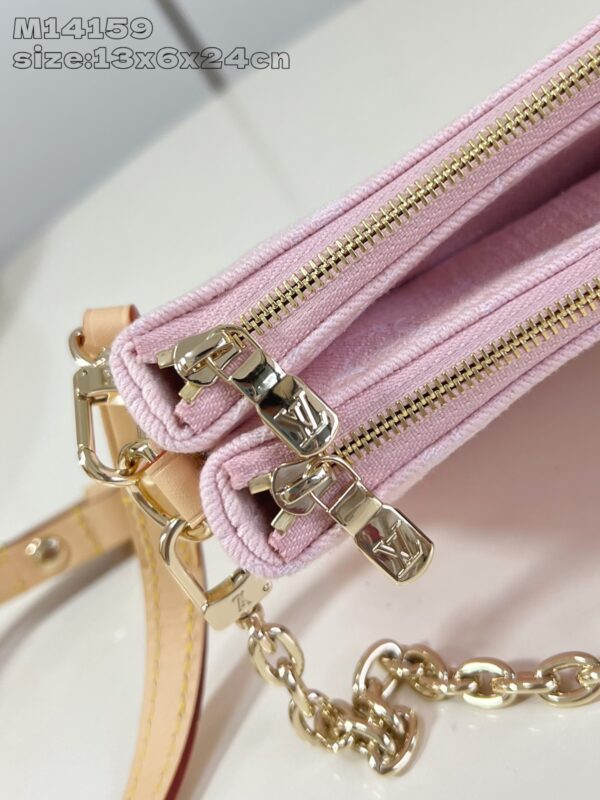 Louis Vuitton	Liv Pochette