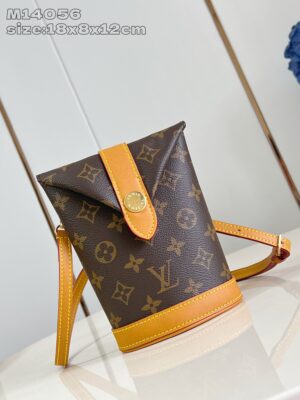 Louis Vuitton	Envelope Pouch