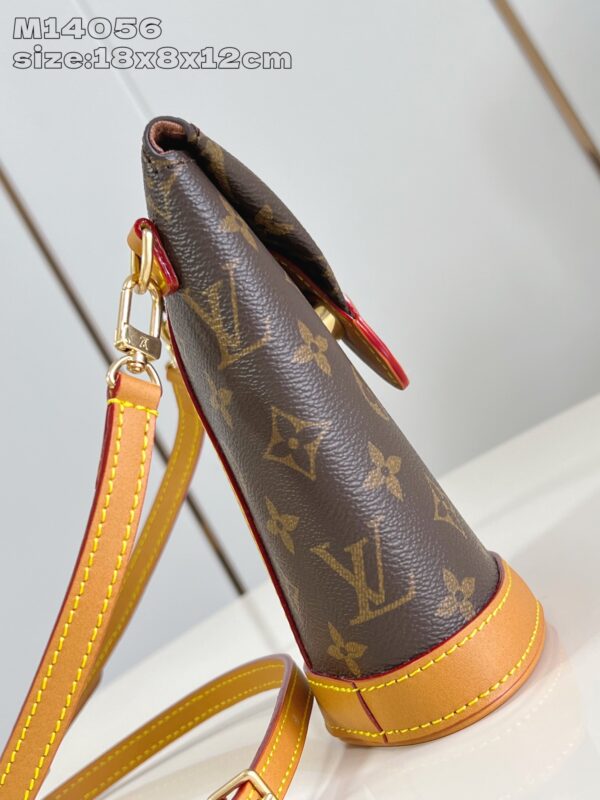 Louis Vuitton	Envelope Pouch