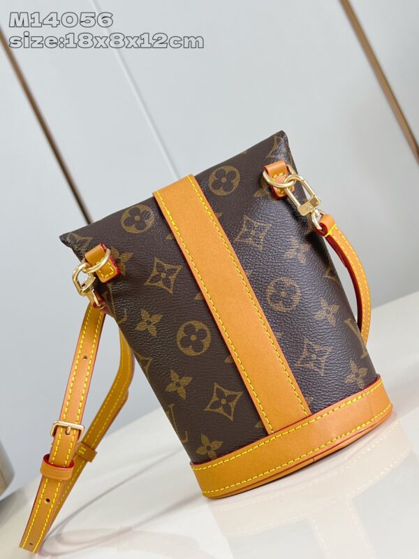 Louis Vuitton	Envelope Pouch