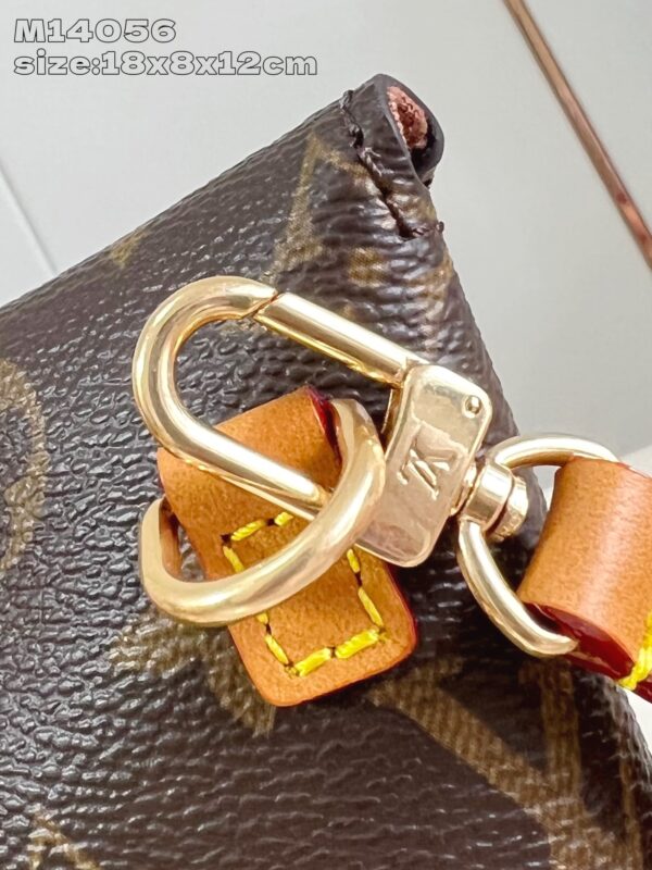 Louis Vuitton	Envelope Pouch