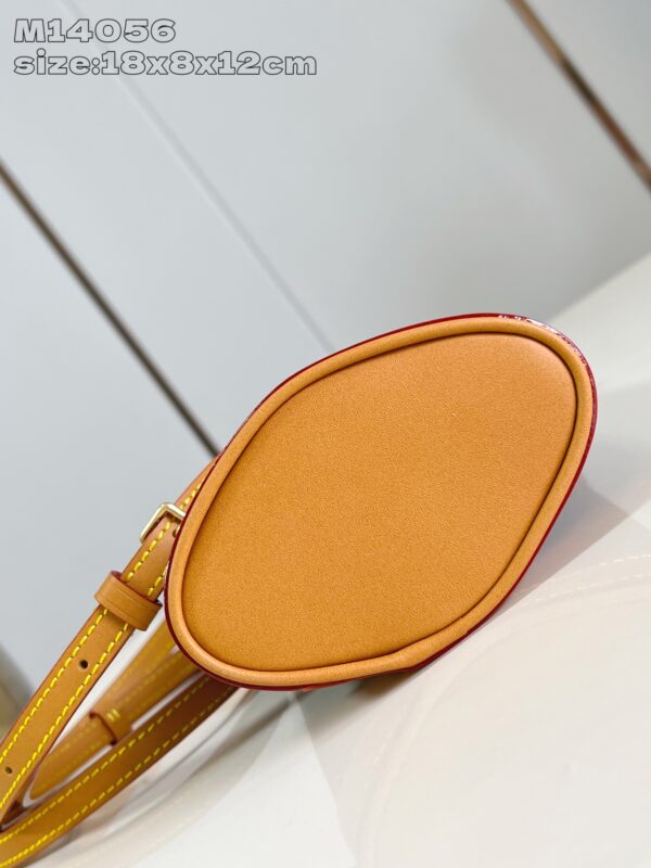 Louis Vuitton	Envelope Pouch