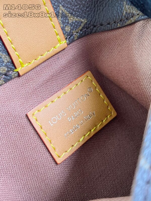 Louis Vuitton	Envelope Pouch