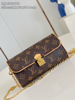 Louis Vuitton	Pochette Camille