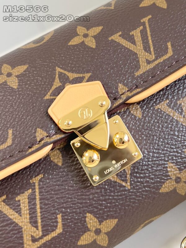 Louis Vuitton	Pochette Camille