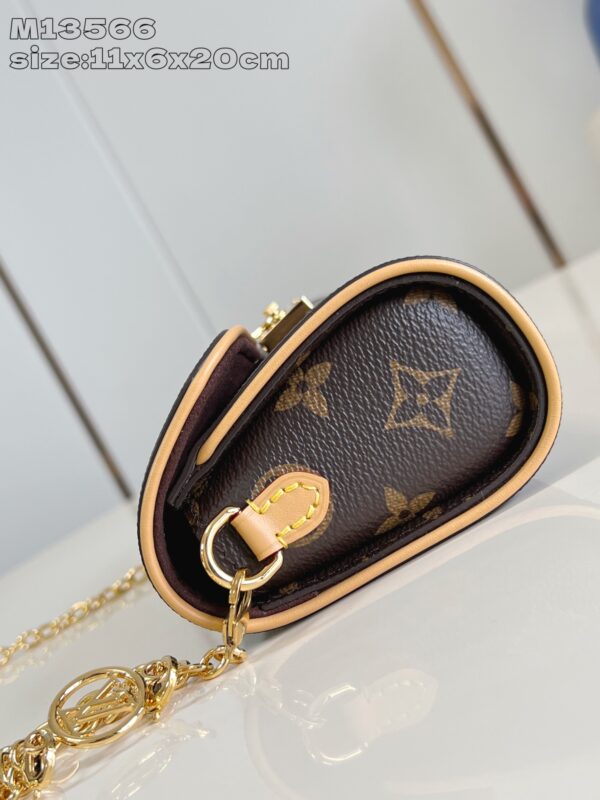 Louis Vuitton	Pochette Camille