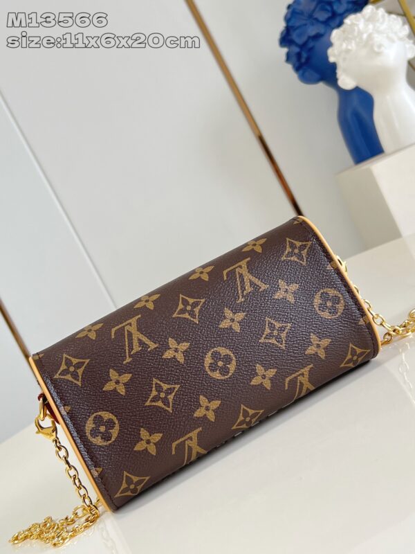 Louis Vuitton	Pochette Camille