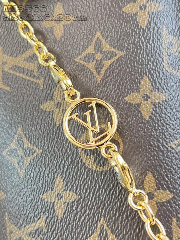Louis Vuitton	Pochette Camille