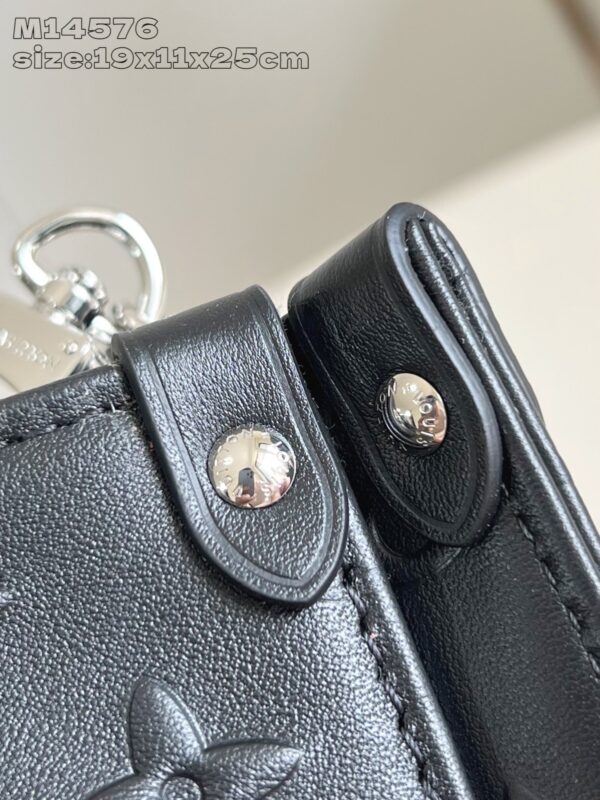 Louis Vuitton	OnTheGo PM