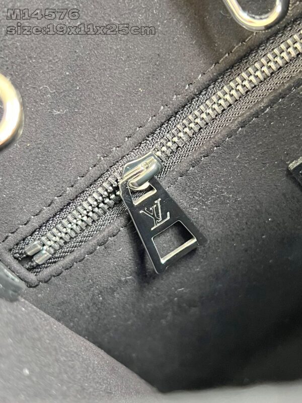 Louis Vuitton	OnTheGo PM