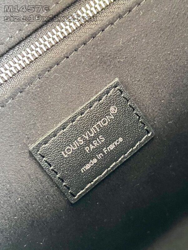 Louis Vuitton	OnTheGo PM