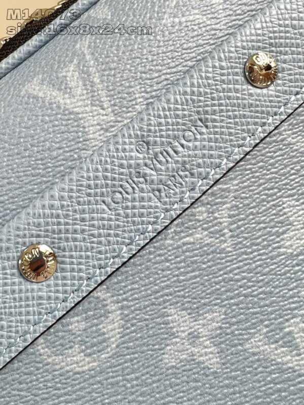 Louis Vuitton	Alpha Messenger