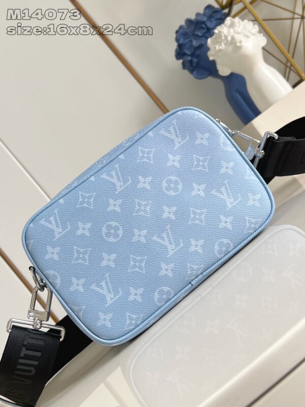 Louis Vuitton	Alpha Messenger