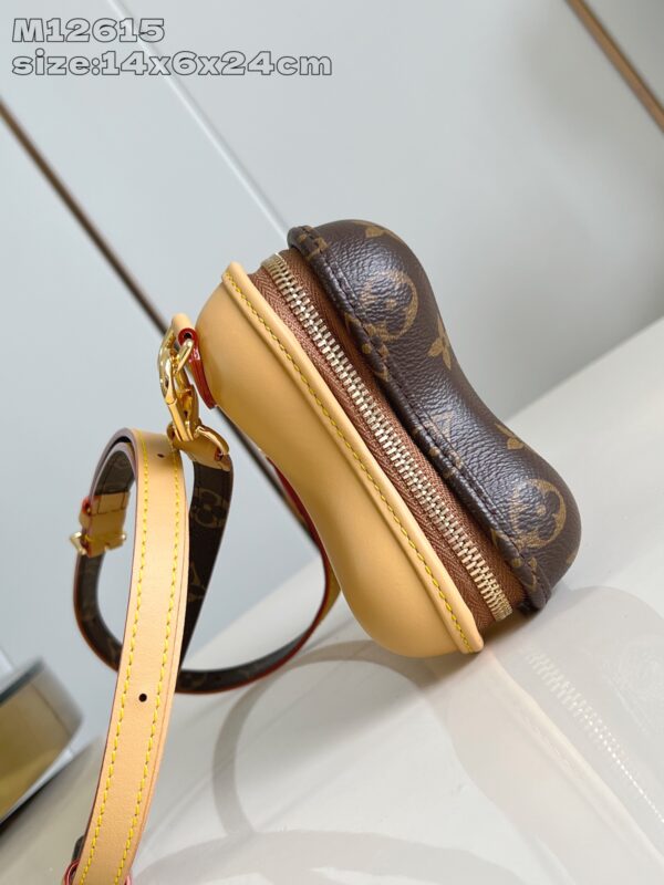 Louis Vuitton	Bone Wearable Wallet