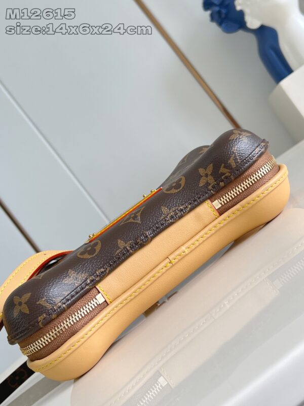 Louis Vuitton	Bone Wearable Wallet