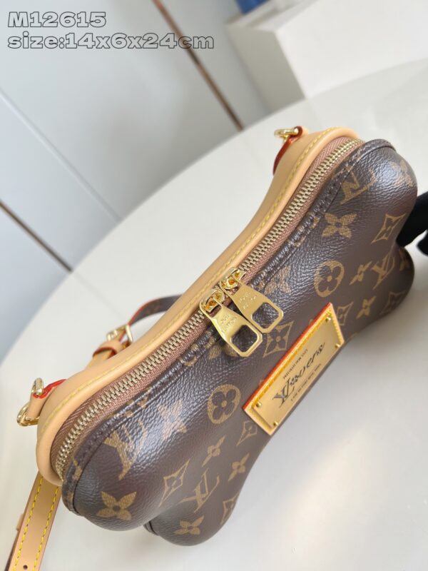 Louis Vuitton	Bone Wearable Wallet