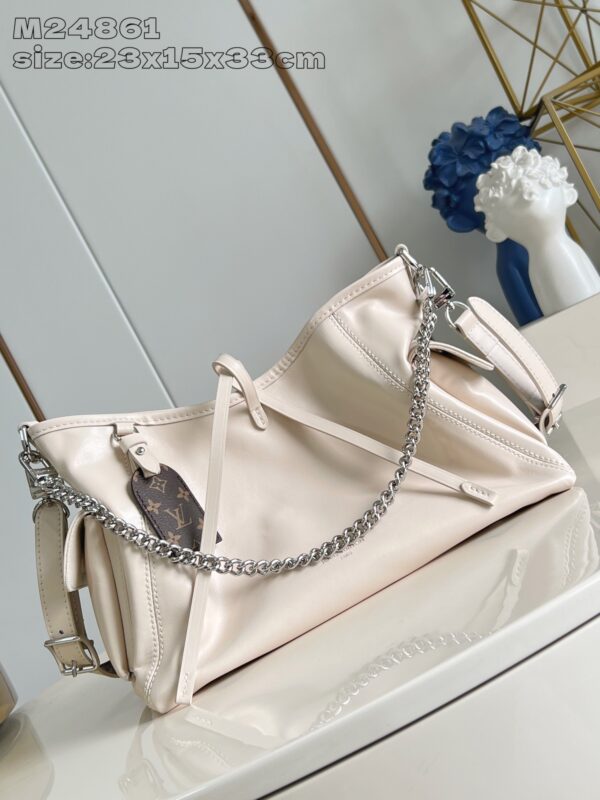 Louis Vuitton	CarryAll Cargo PM