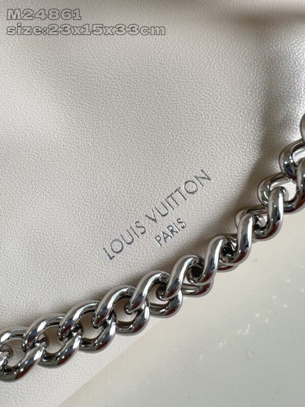Louis Vuitton	CarryAll Cargo PM