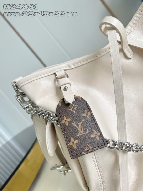 Louis Vuitton	CarryAll Cargo PM