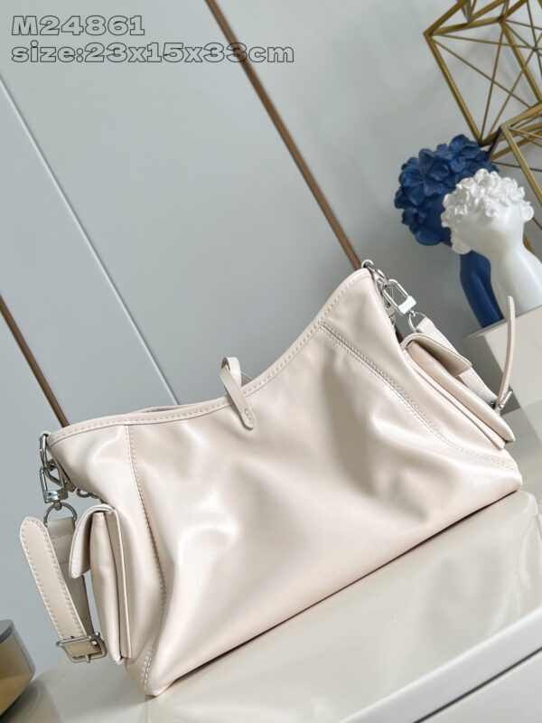 Louis Vuitton	CarryAll Cargo PM