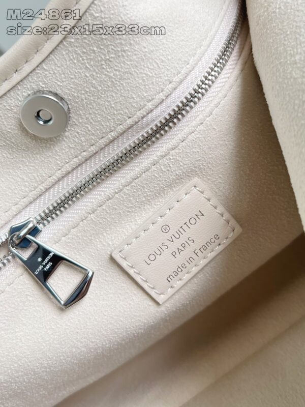 Louis Vuitton	CarryAll Cargo PM