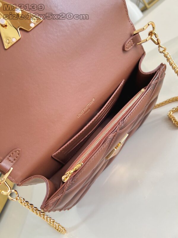 Louis Vuitton	Wallet On Chain GO-14